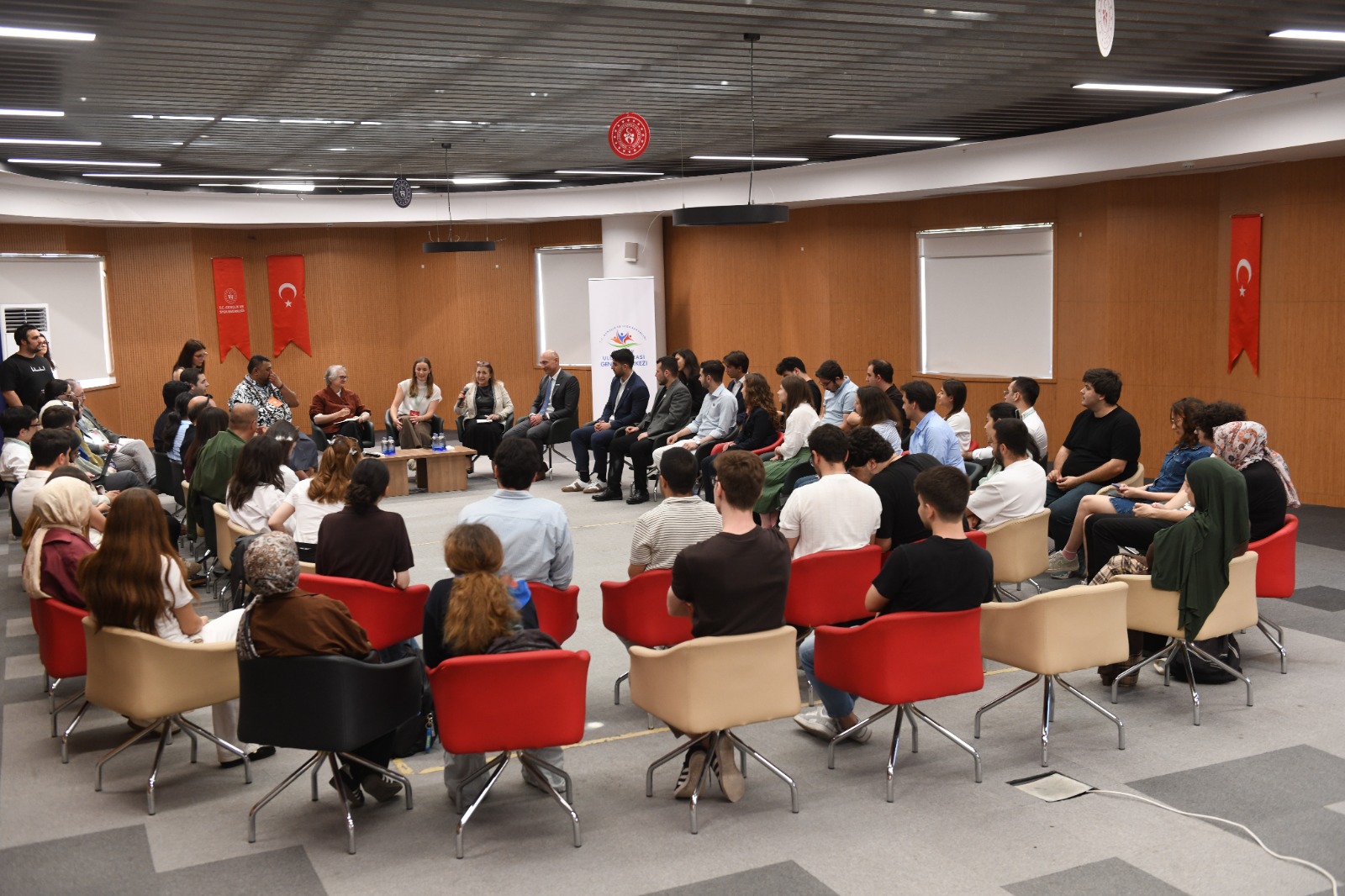 COP31 Youth Champion Higgins Meets with Climate Envoys in Türkiye