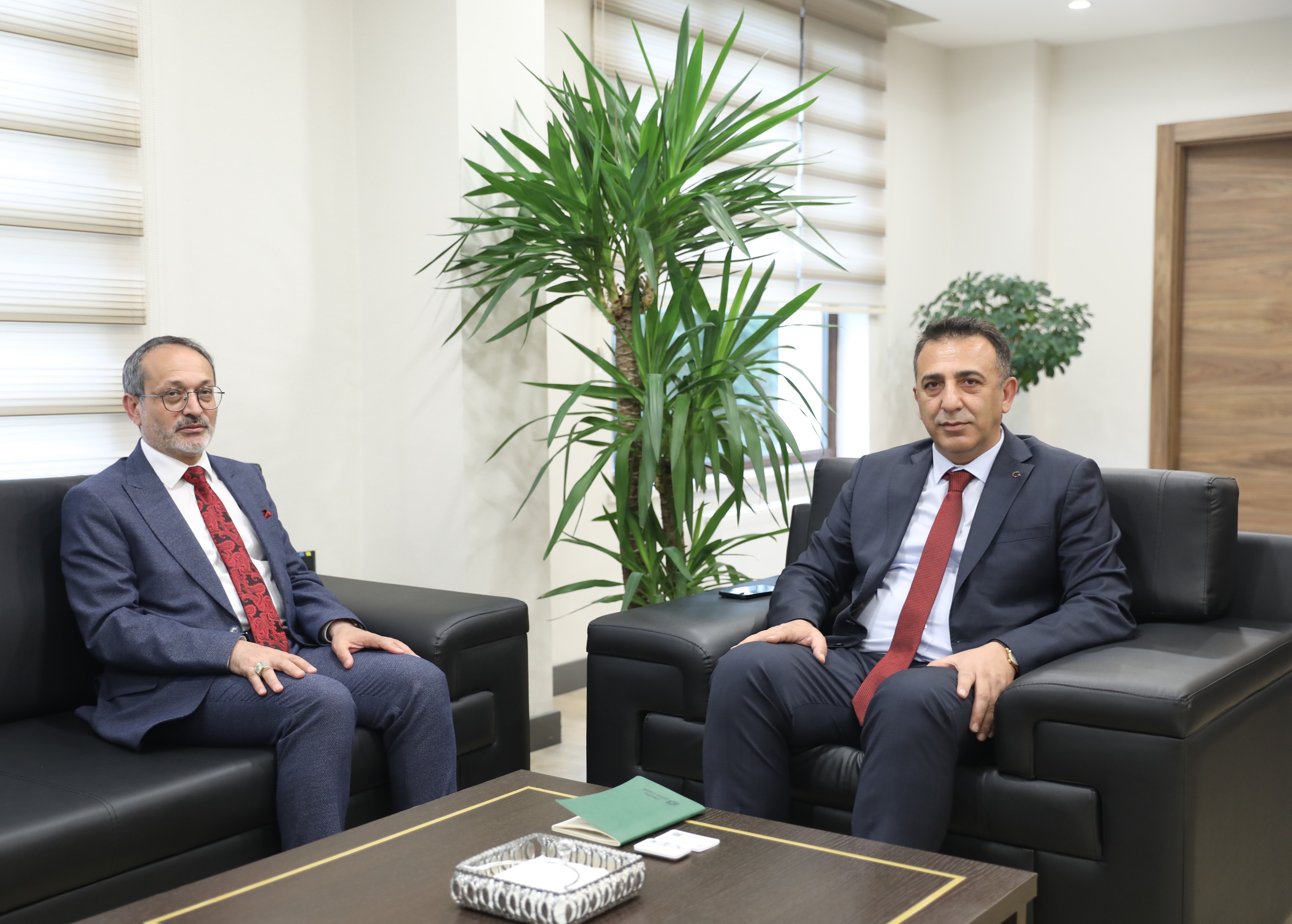 Director of Climate Change Prof. Halil Hasar meets with Bingöl University Rector Prof. Erdal Çelik and his accompanying delegation