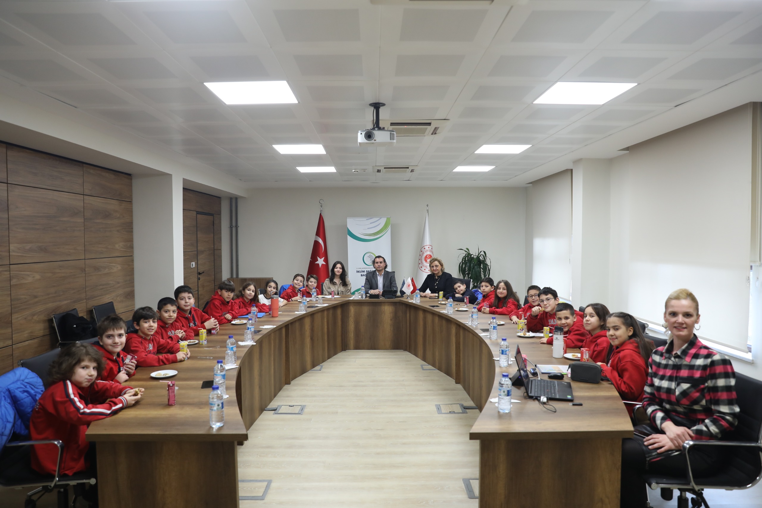 Director of Climate Change Hasar Hosts Primary School Students at the Directorate