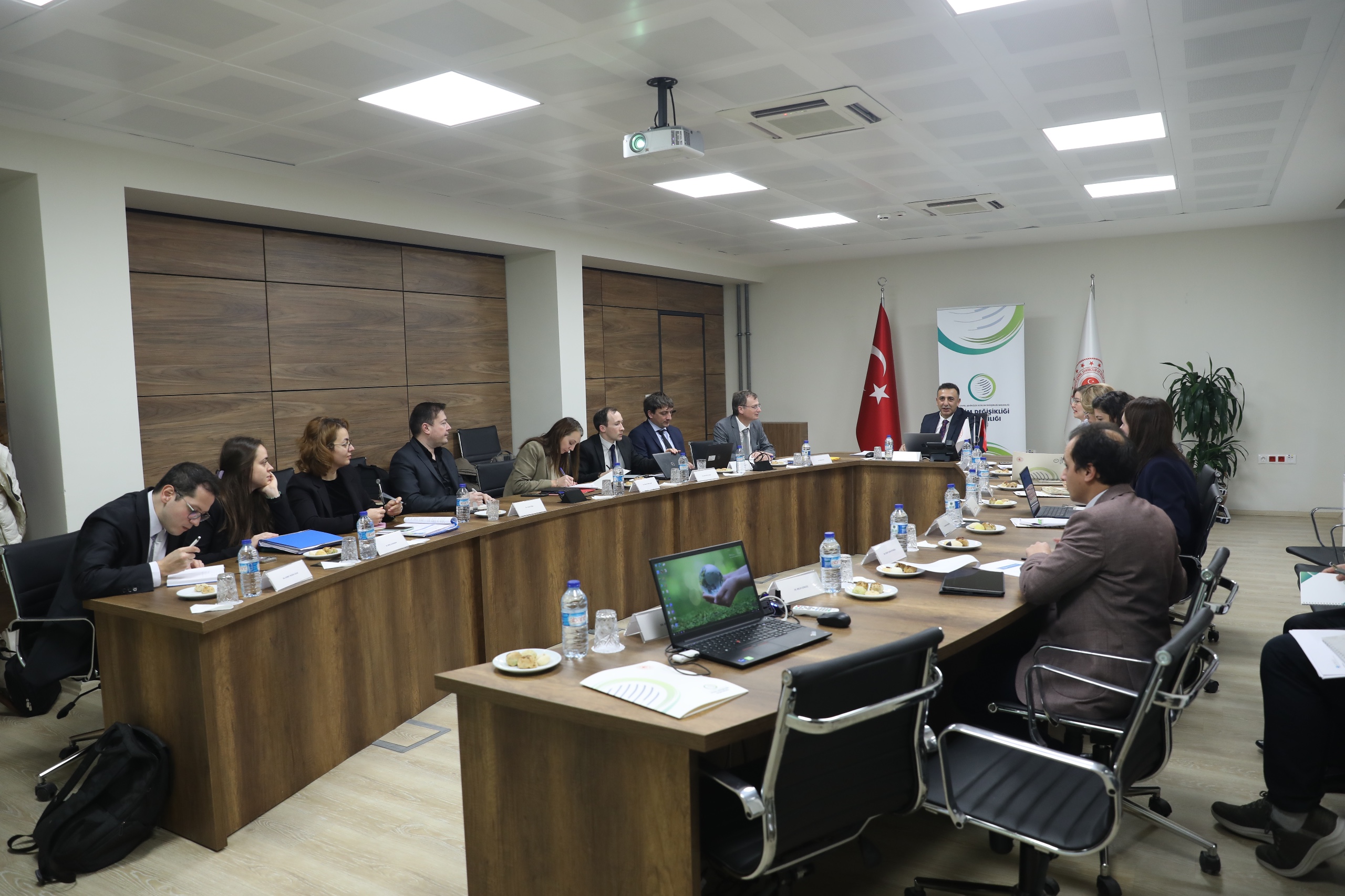 Director of Climate Change Hasar Receives OECD Delegation