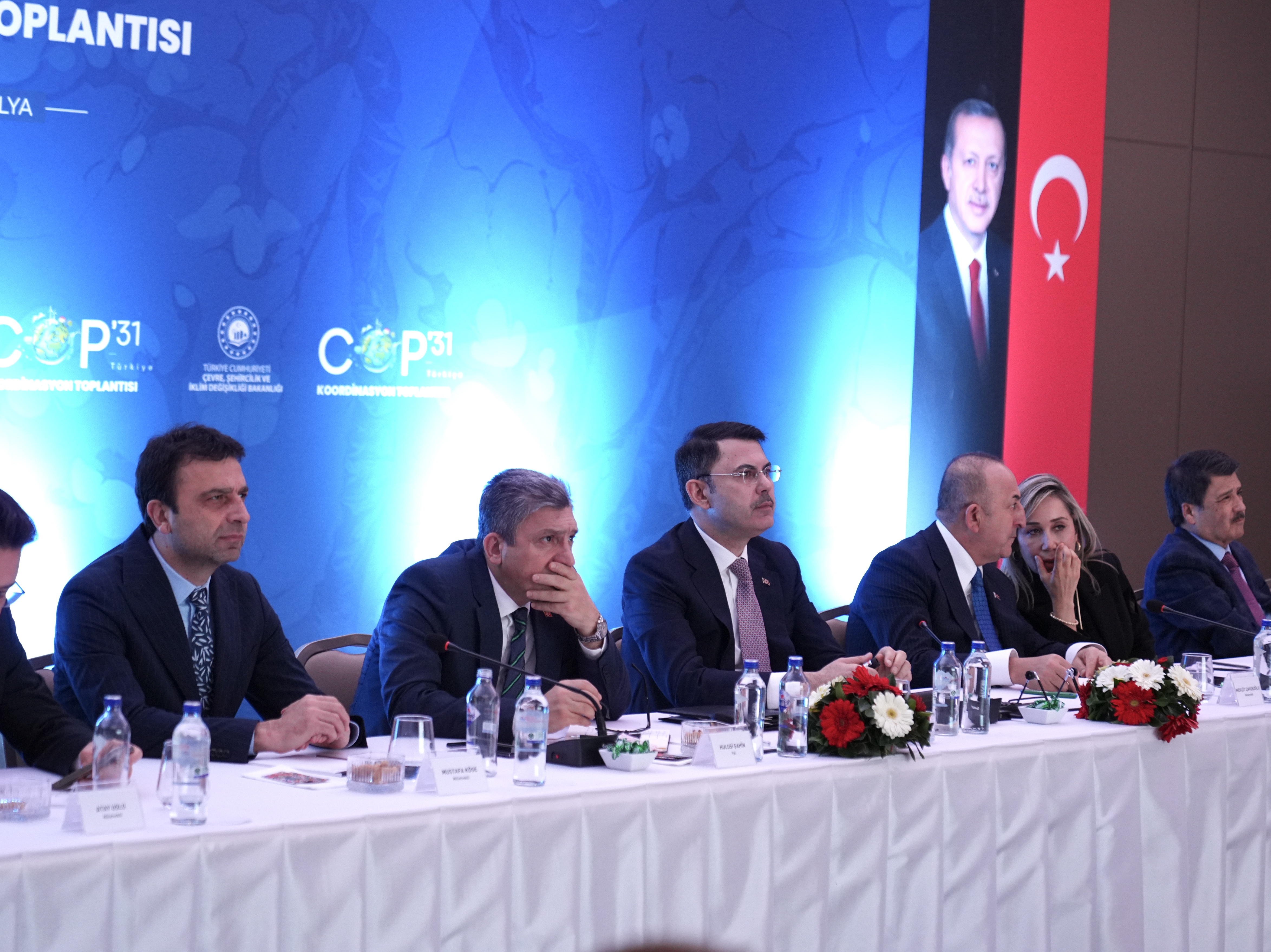 Bakan Kurum, COP alanında incelemelerde bulundu