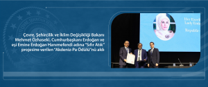 Çevre, Şehircilik ve İklim Değişikliği Bakanı Mehmet Özhaseki, Cumhurbaşkanı Erdoğan ve eşi Emine Erdoğan Hanımefendi adına “Sıfır Atık” projesine verilen “Akdeniz-Pa Ödülü”nü aldı