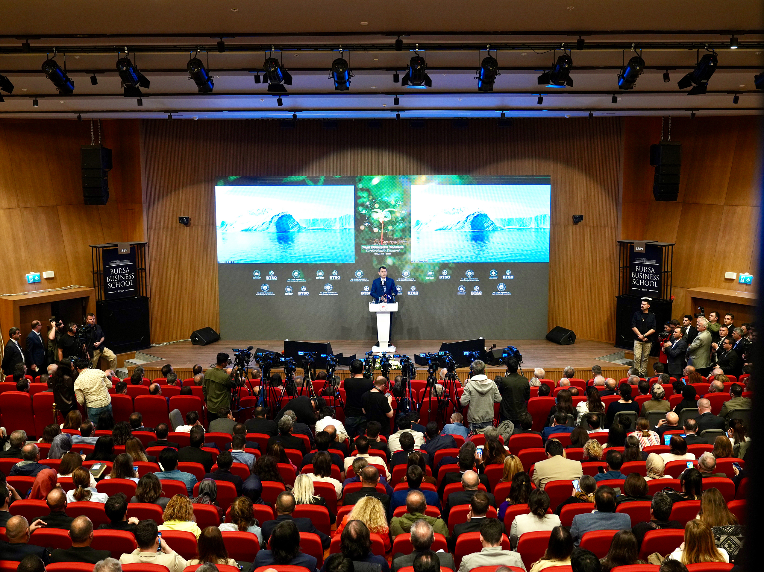 Çevre, Şehircilik ve İklim Değişikliği Bakanı Kurum, ‘II. Uludağ Çevre Forumu’na katıldı