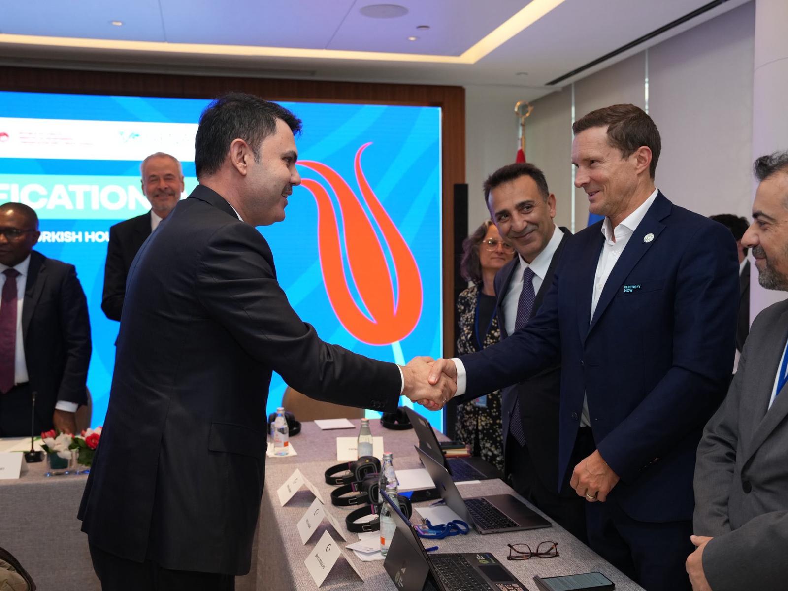 COP31 İklim Diplomasisi Baş Yetkilisi ve İklim Değişikliği Başkanı Prof. Dr. Halil Hasar, New York’ta ‘Elektrifikasyon’ başlığı altında düzenlenen bakanlar toplantısında konuştu. 