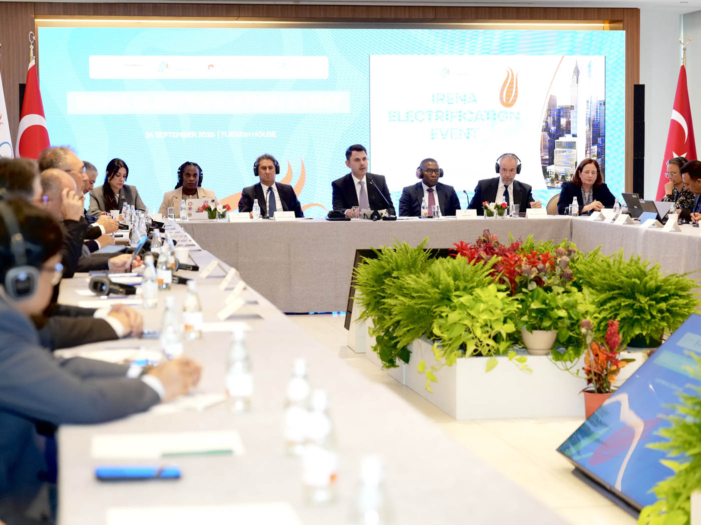 COP31 İklim Diplomasisi Baş Yetkilisi ve İklim Değişikliği Başkanı Prof. Dr. Halil Hasar, New York’ta ‘Elektrifikasyon’ başlığı altında düzenlenen bakanlar toplantısında konuştu. 
