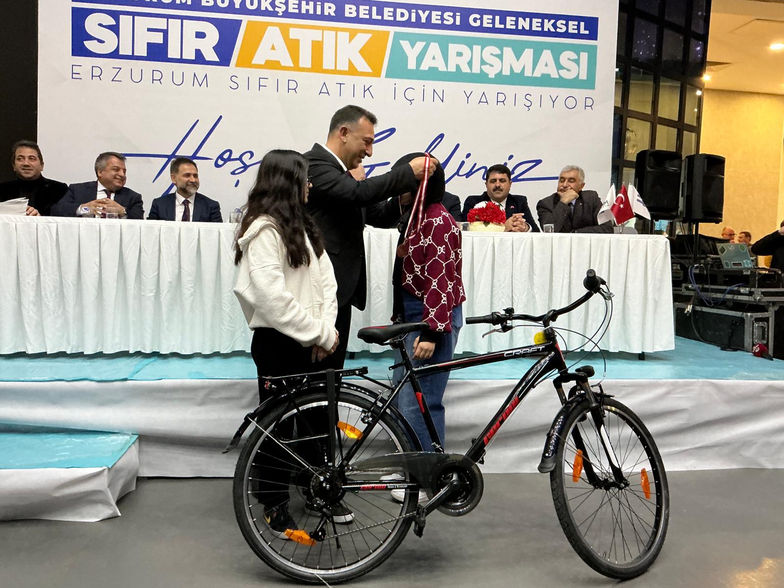 İklim Değişikliği Başkanı Hasar, Erzurum’da ‘Geleneksel Sıfır Atık Yarışması Ödül Töreni’ne katıldı