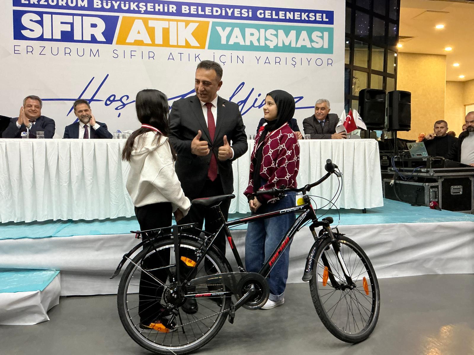 İklim Değişikliği Başkanı Hasar, Erzurum’da ‘Geleneksel Sıfır Atık Yarışması Ödül Töreni’ne katıldı