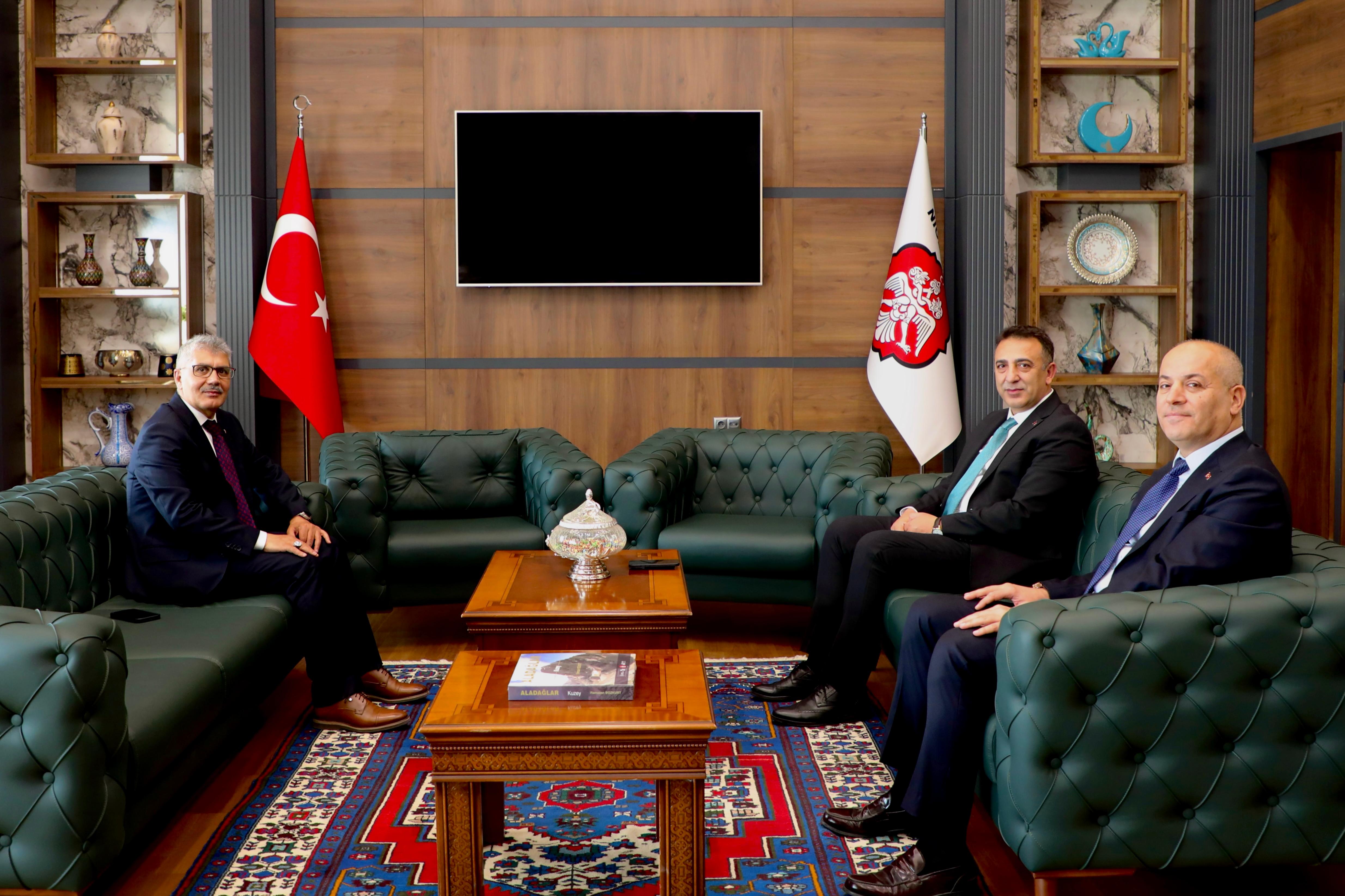 İklim Değişikliği Başkanı Hasar, Niğde Valisi Cahit Çelik’i makamında ziyaret etti