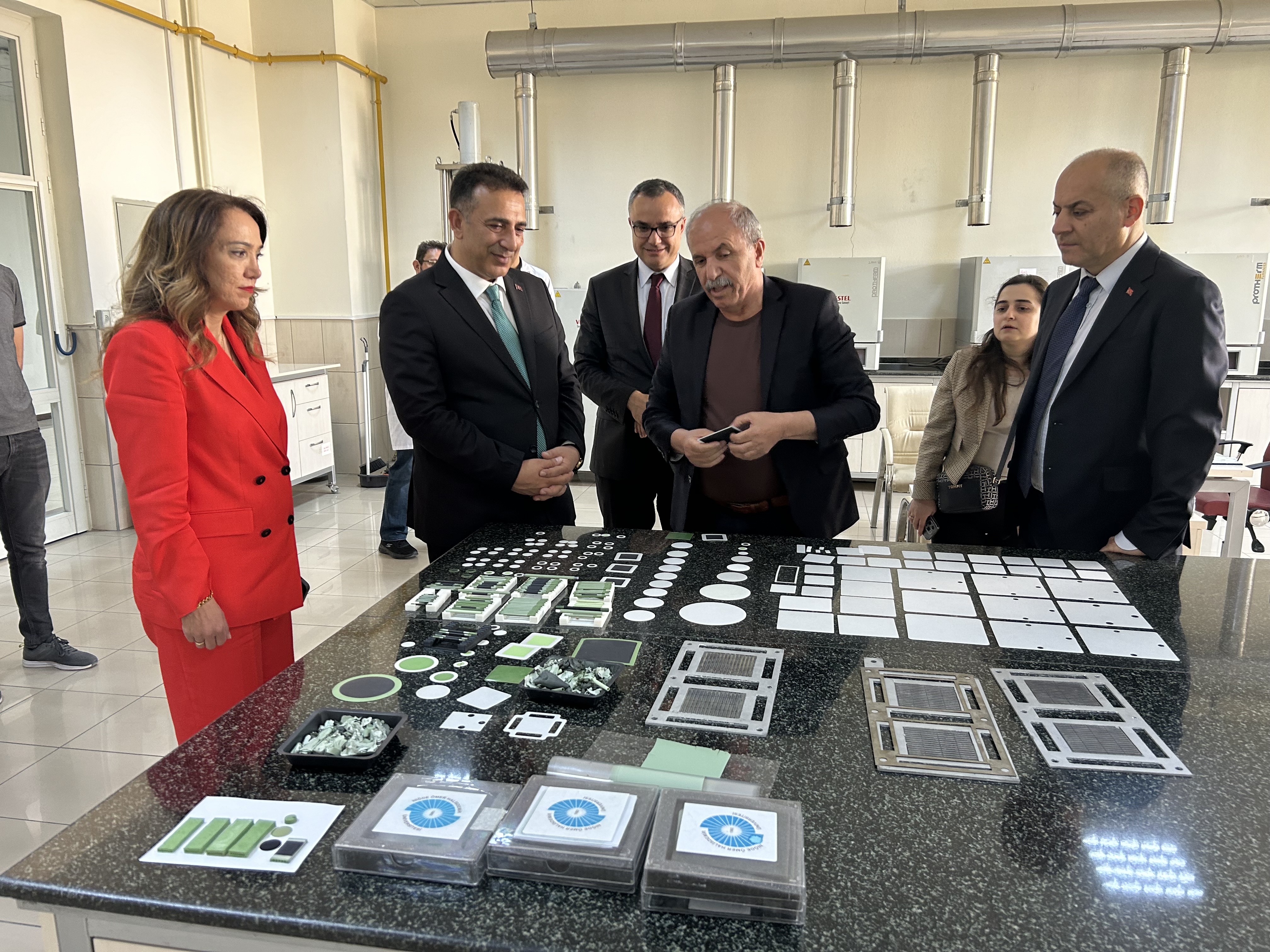 İklim Değişikliği Başkanı Hasar, Niğde Valisi Cahit Çelik’i makamında ziyaret etti