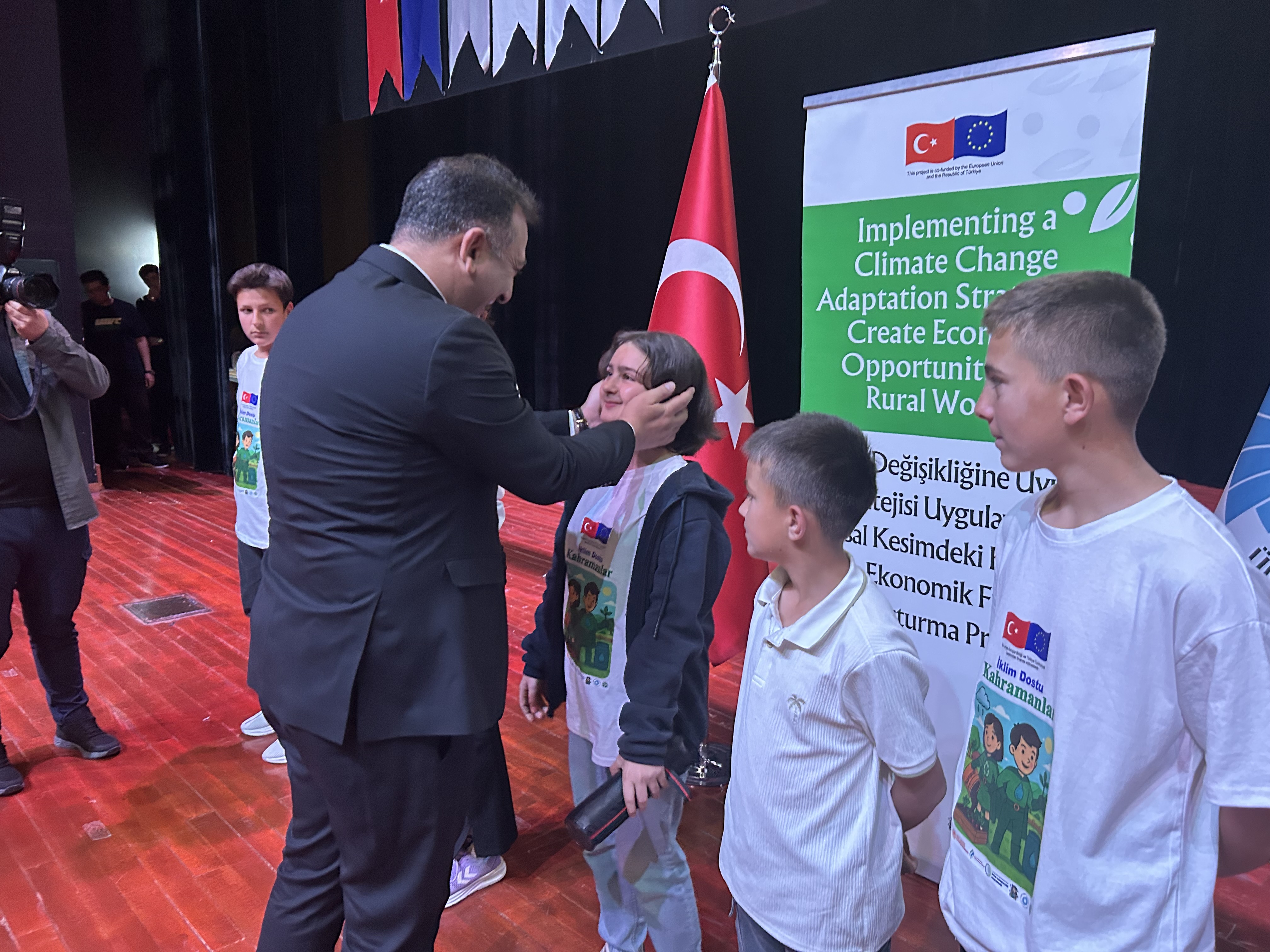 İklim Değişikliği Başkanı Hasar, kırsal kesimdeki kadınlara yönelik projenin kapanış programına katıldı