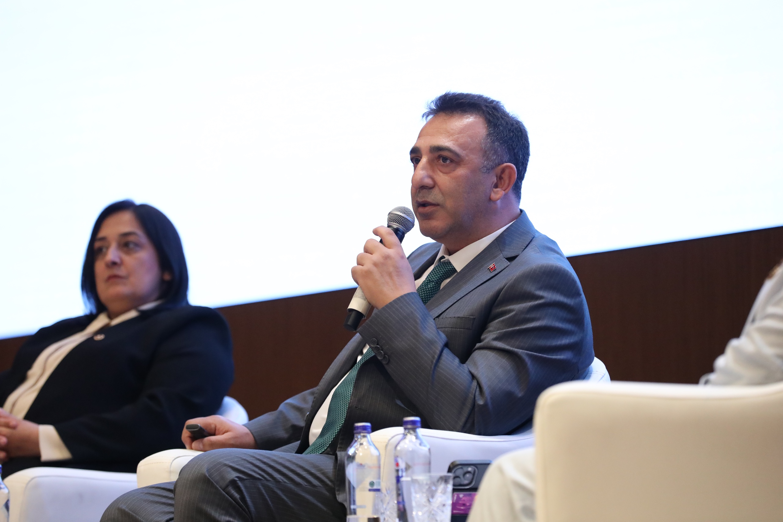 İklim Değişikliği Başkanı Hasar, ‘Geleceğe Nefes Şehirlere Direnç’ çalıştayına katıldı