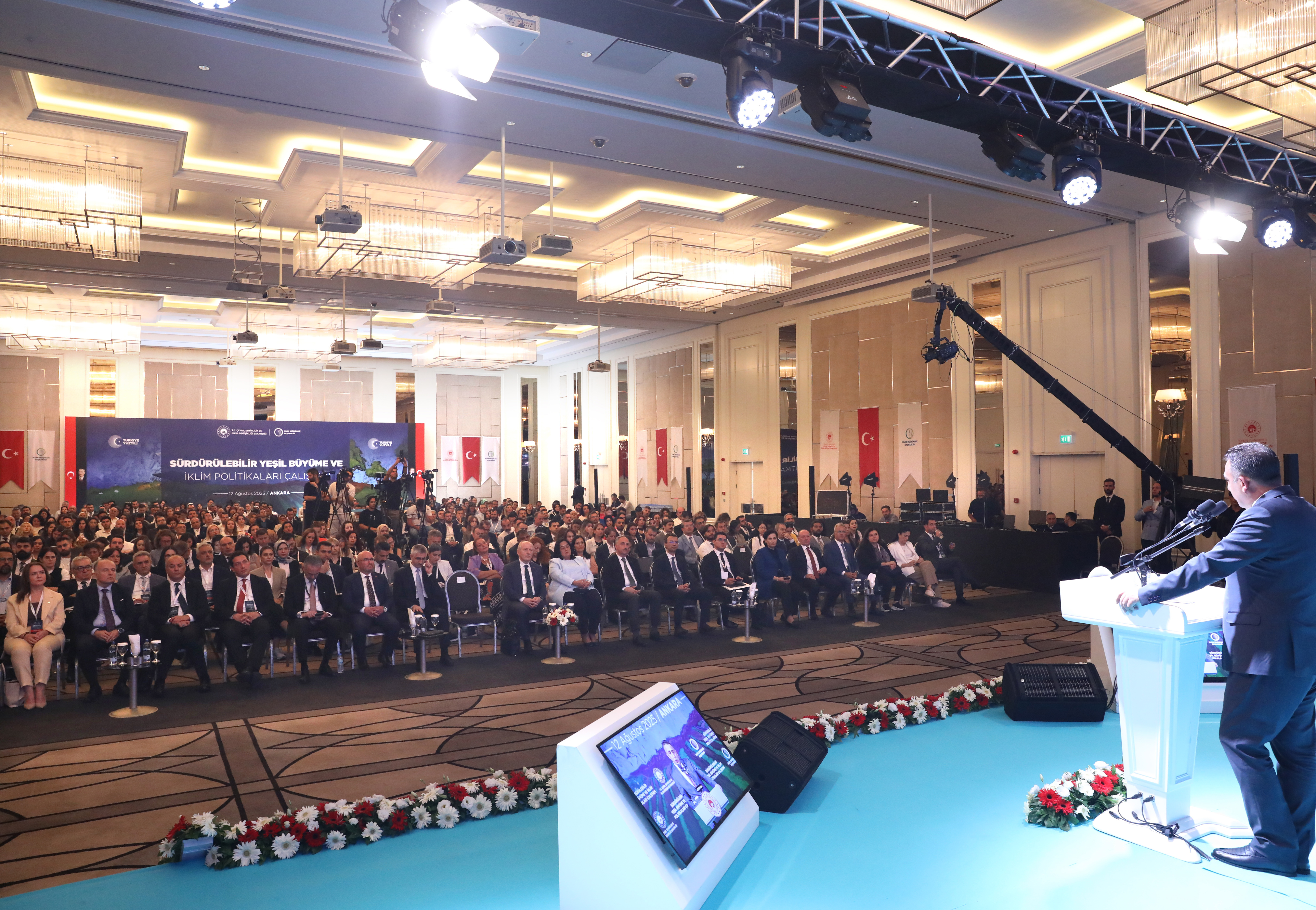 İklim Değişikliği Başkanı Hasar, ‘Sürdürülebilir Yeşil Büyüme ve İklim Politikaları Çalıştayı’nın açış konuşmasını yaptı