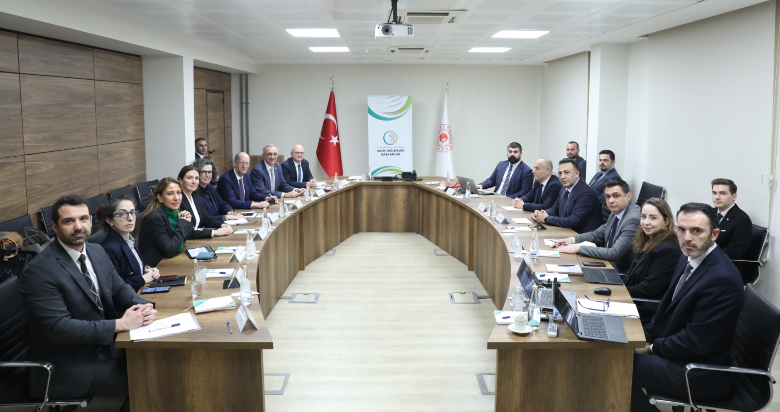 İklim Değişikliği Başkanı Hasar, Avrupa Yeniden Yapılanma ve Kalkınma Bankası heyetini kabul etti