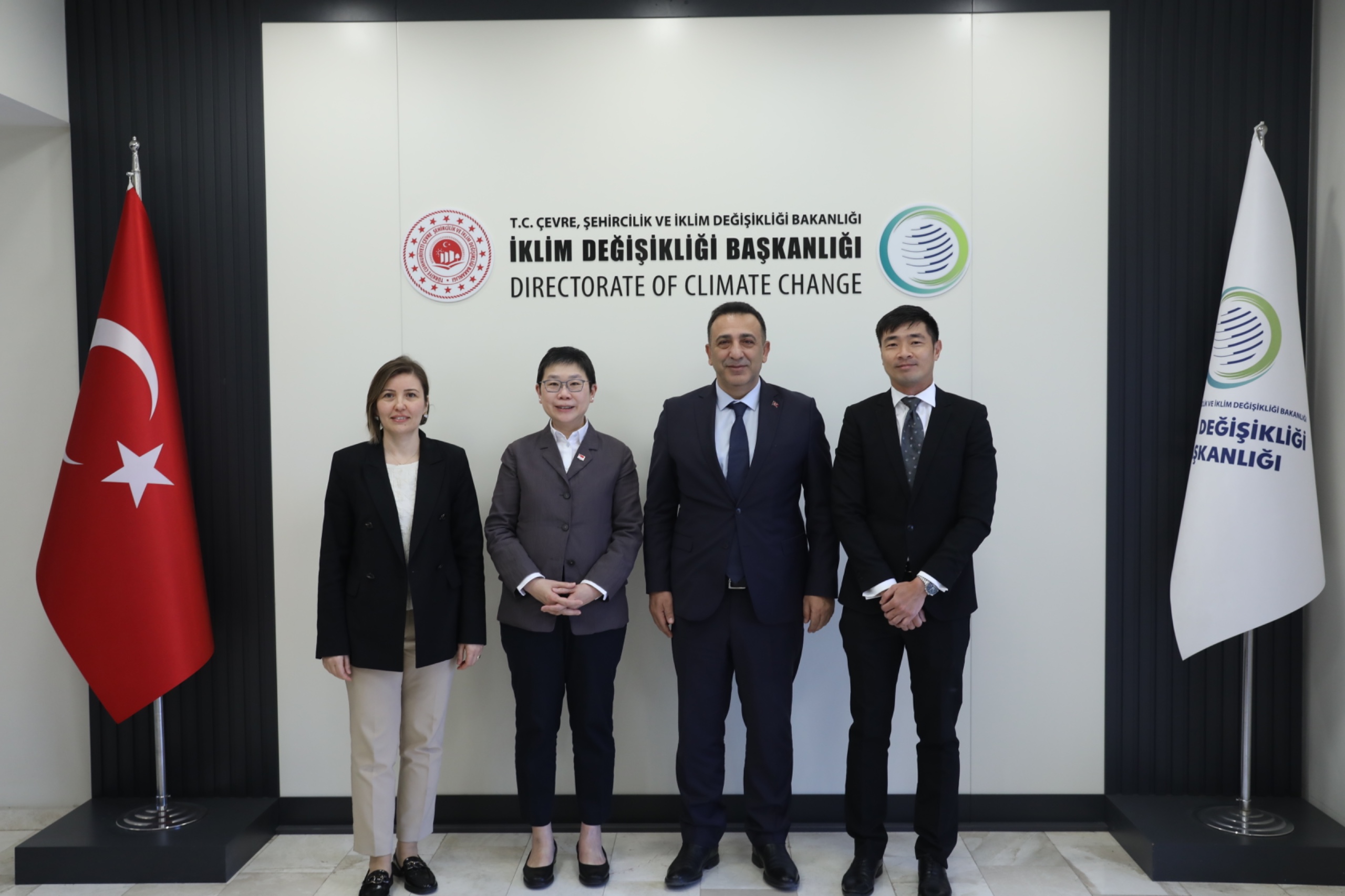 İklim Değişikliği Başkanı Hasar, Singapur Büyükelçisi Kok Li Peng ile bir araya geldi