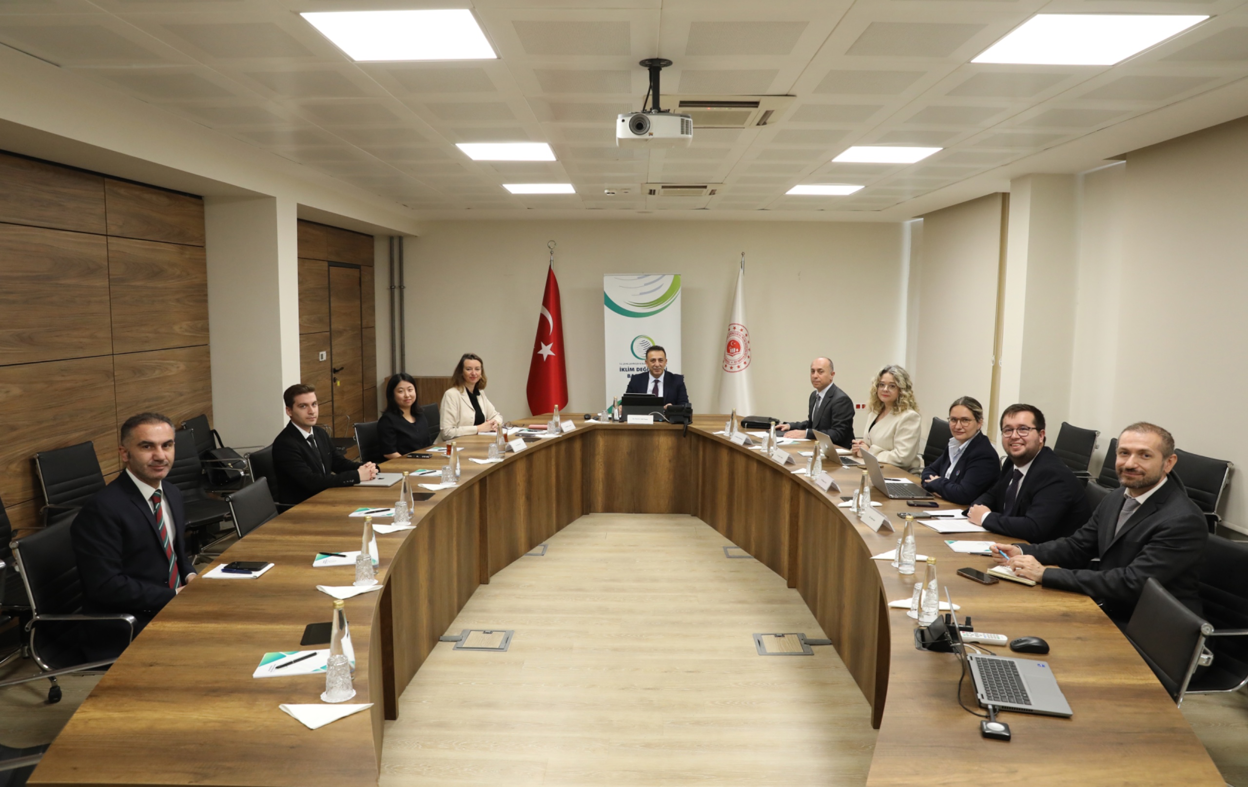 İklim Değişikliği Başkanı Hasar, Kayıp Zarar Fonu heyetiyle bir araya geldi