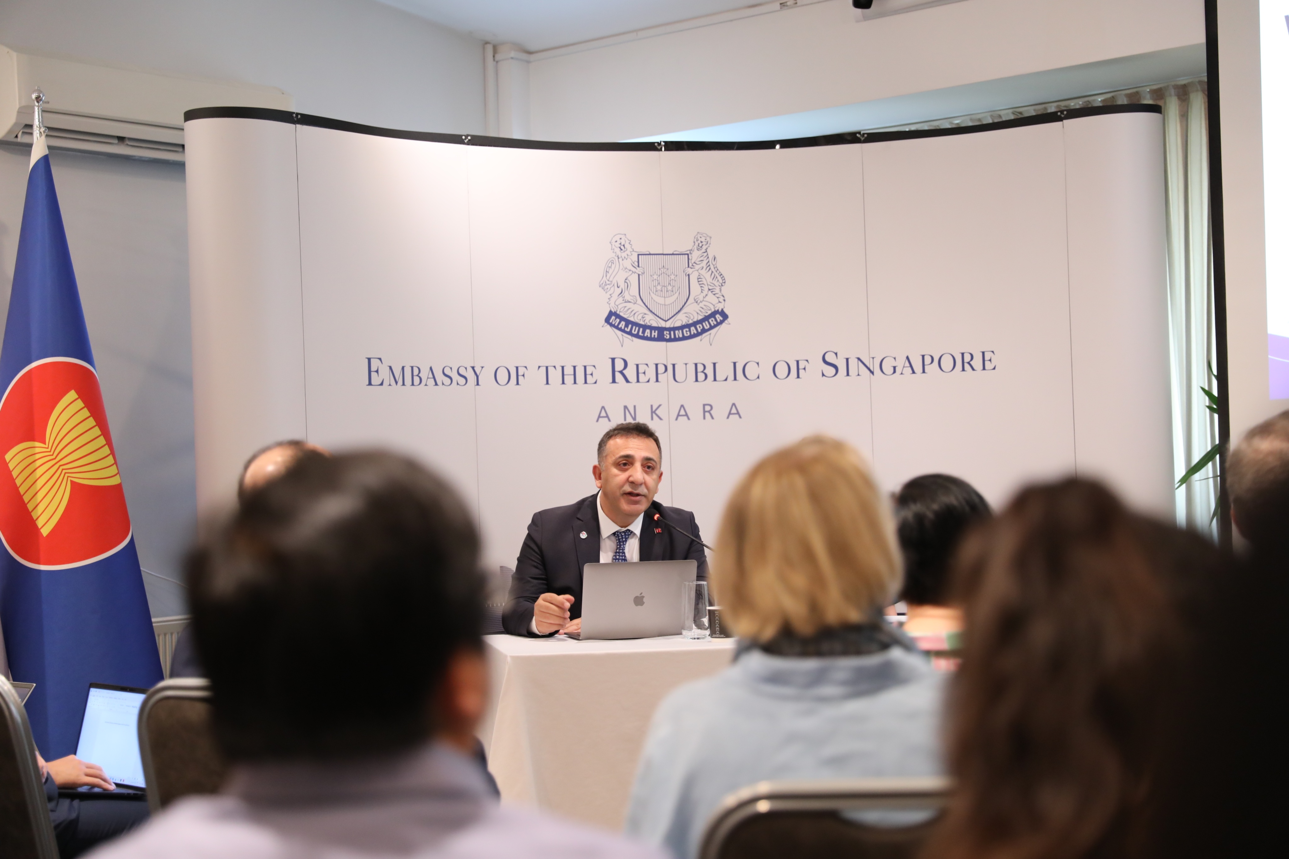 İklim Değişikliği Başkanı Hasar, Singapur Büyükelçiliği Konferans Dizisi’nde Konuştu