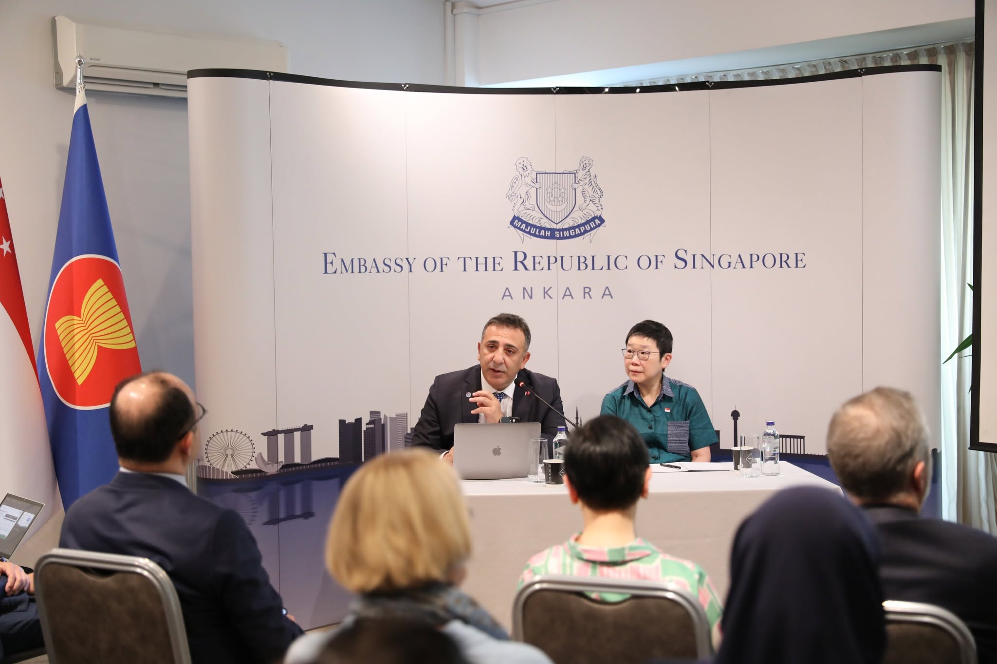 İklim Değişikliği Başkanı Hasar, Singapur Büyükelçiliği Konferans Dizisi’nde Konuştu