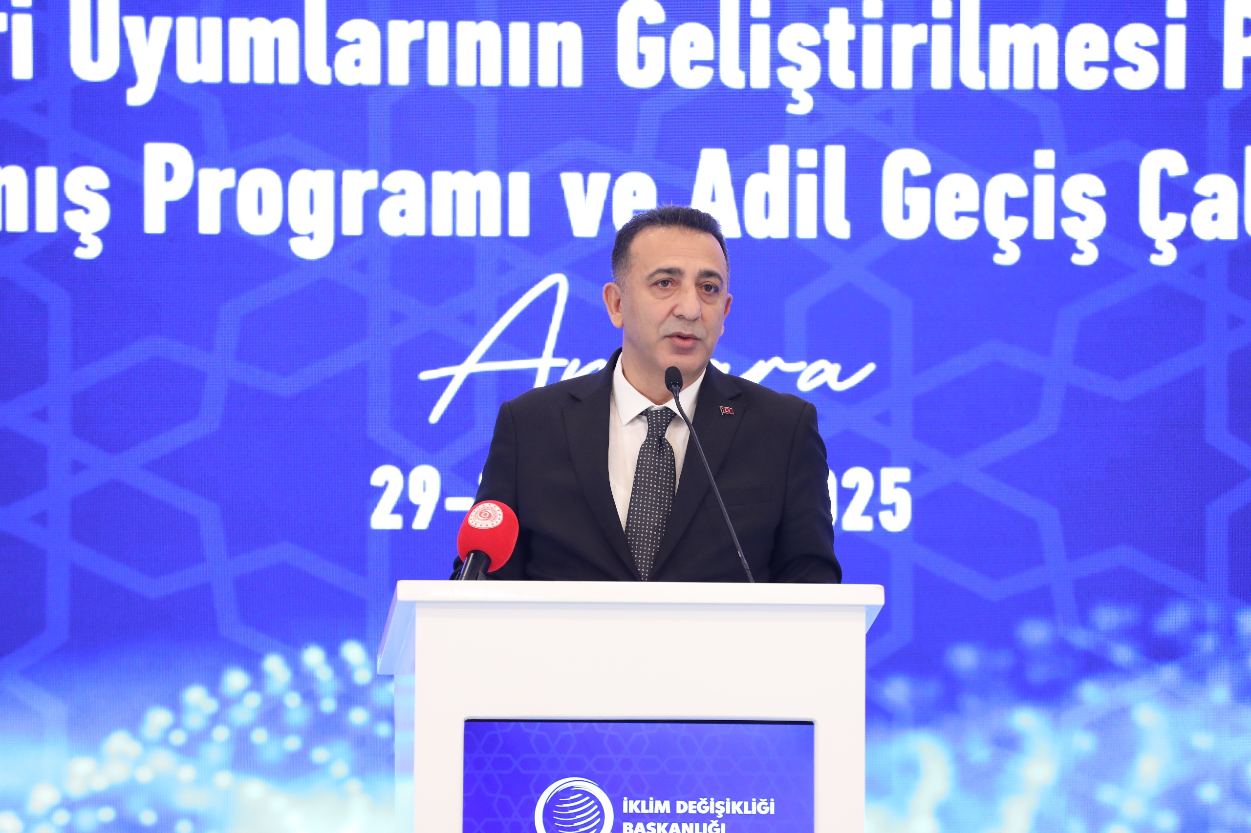 “İklim politikalarını, insanı merkeze alan kapsayıcı ve adil bir perspektifle ele almak zorundayız”