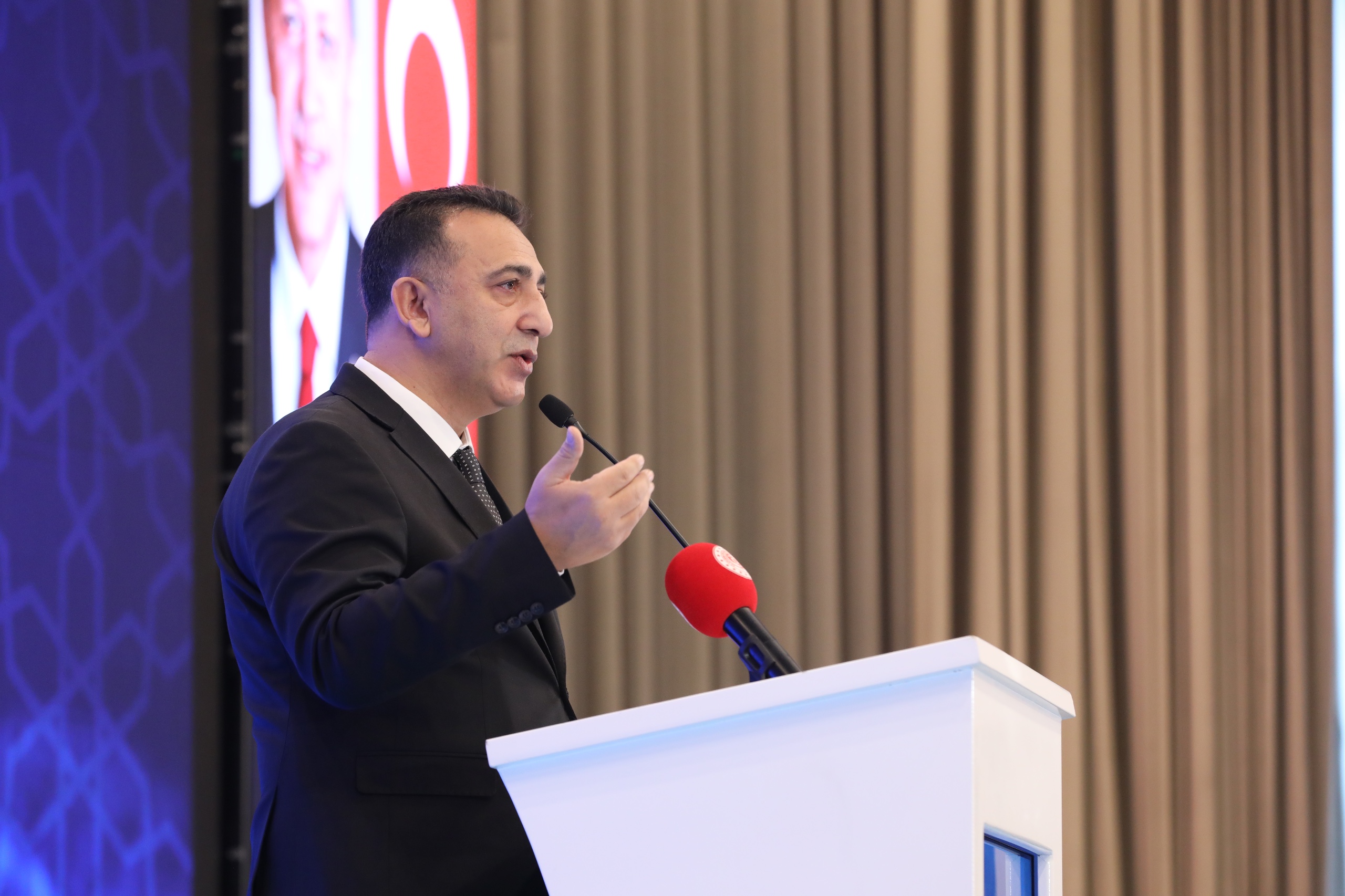 “İklim politikalarını, insanı merkeze alan kapsayıcı ve adil bir perspektifle ele almak zorundayız”